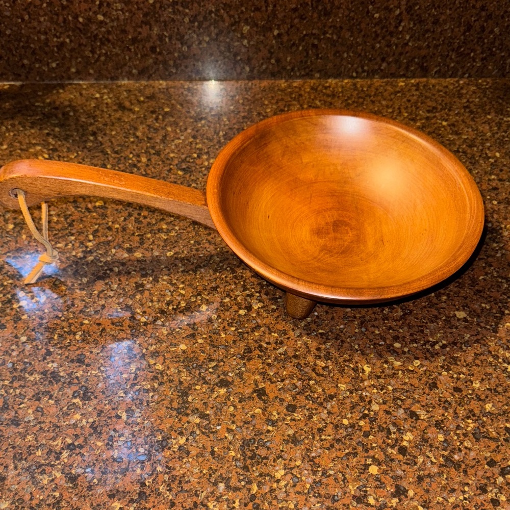 Elegant Wooden Munising Serving Bowl with Handle - Picture 4 of 4
